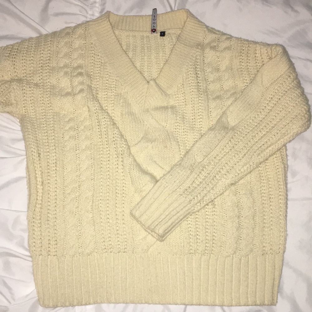 Light yellow cropped knitted sweater